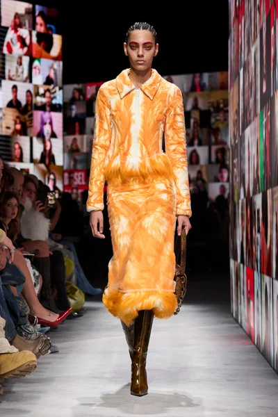 Look 50